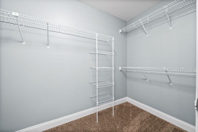 Building Photo - Pet Friendly Three Bedroom with Bonus!