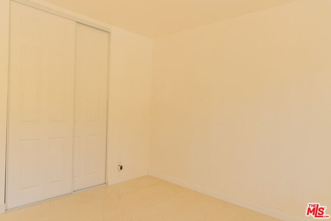 Building Photo - 5604 Valley Circle Blvd