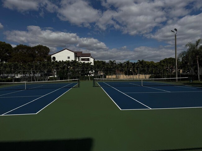 Building Photo - 9015 SW 125th Ave