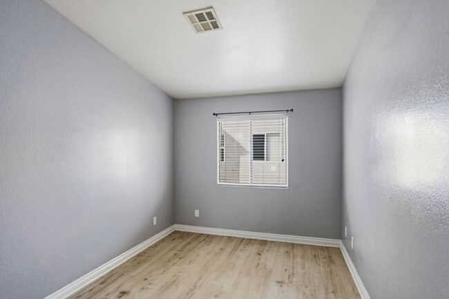 Building Photo - Beautifully Updated 3 Bedroom, Single Story North Las Vegas Home In Gated Community