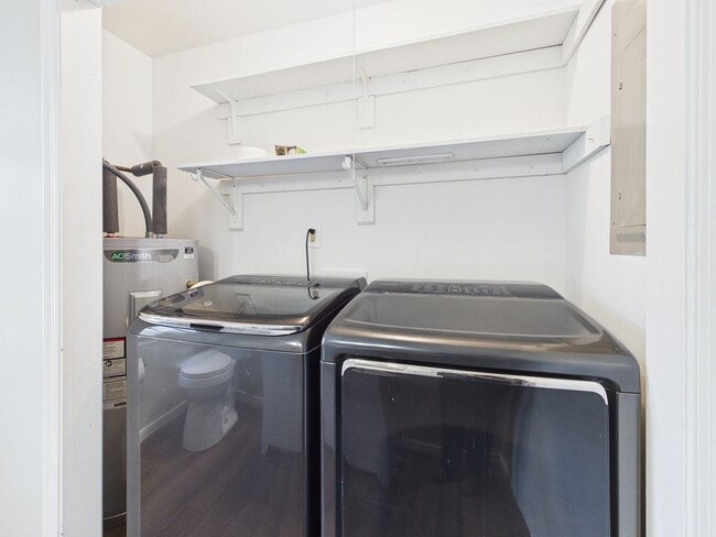 Building Photo - 12024 Lockett Ridge Ave