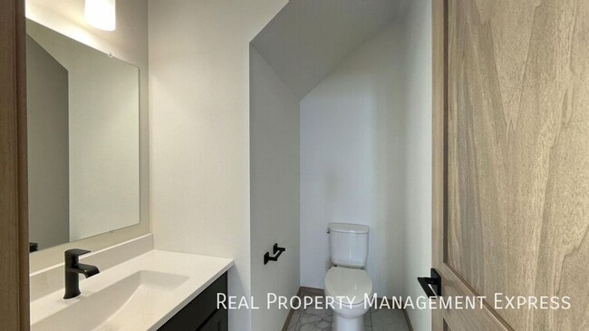 Building Photo - 3511 S Broek Dr