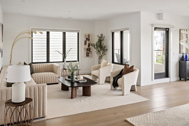 Building Photo - 51 Silver St