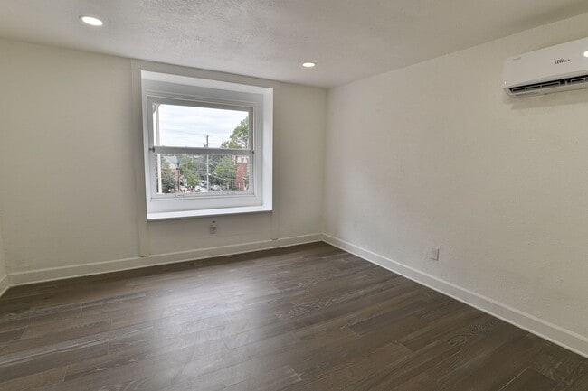 Building Photo - 4 Bedroom Single Family Home on Susquehann...
