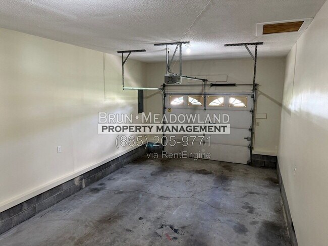 Building Photo - 103 Mapletree Ln