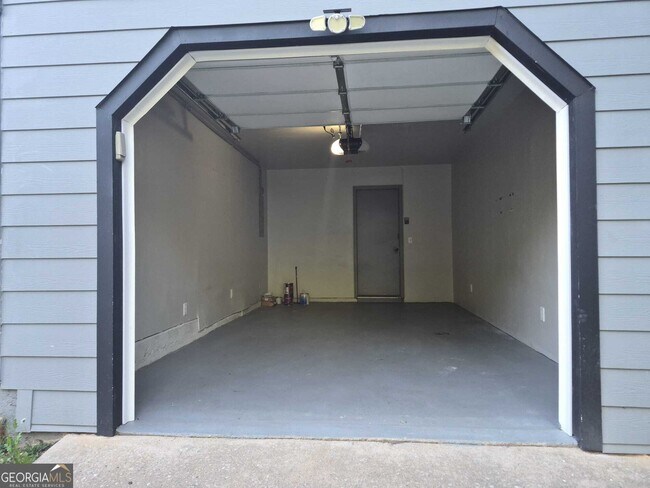 Building Photo - 1020 Hampton Hill Ct