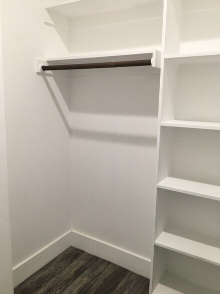 Building Photo - 709 W Woodard St