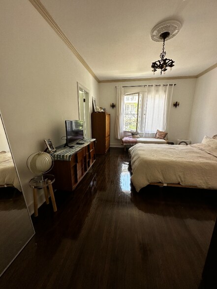 Building Photo - 325-327 S Detroit St