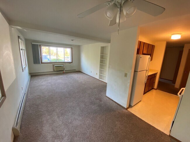 Interior Photo - 5022 Sheboygan Apartments