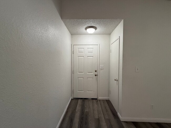 Building Photo - Two-bedroom single story in NW Modesto!