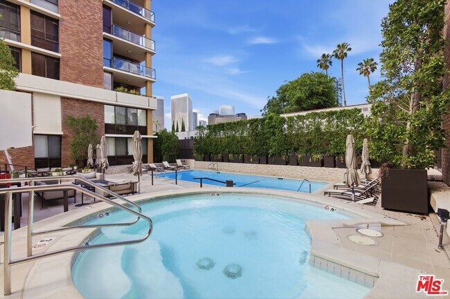 Building Photo - 211 S Spalding Dr