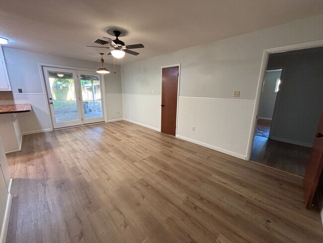 Building Photo - COZY HOME IN SHREVE ISLAND