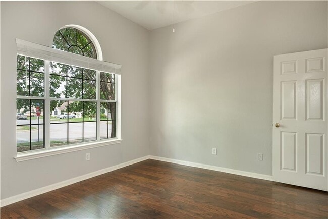 Building Photo - 1517 Hollyhock Ct