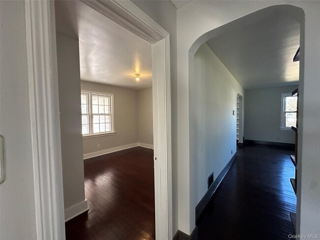 Building Photo - 496 Bloomingburg Rd