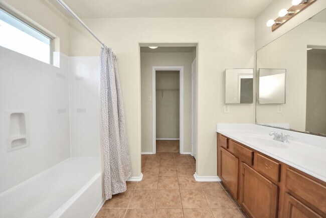 Building Photo - 14423 Hillard Green Ln