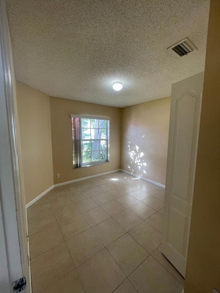 Building Photo - 114 Canterbury Pl