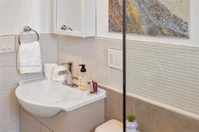 Building Photo - 1241 SW 29th St