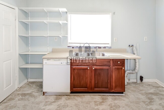 Building Photo - 1456 Kappes St