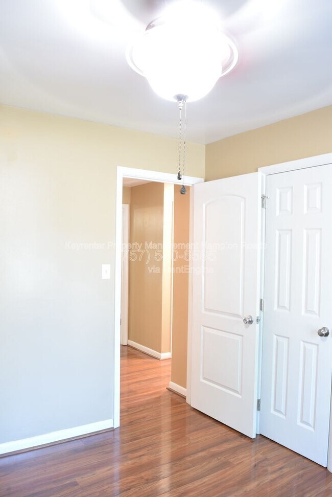 Building Photo - 826 Maywood Cir