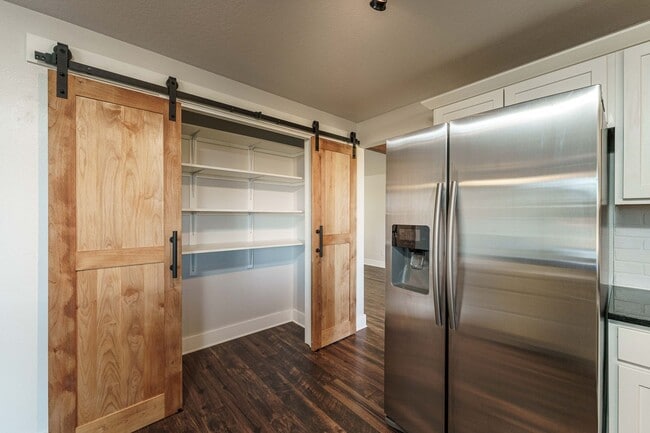 Building Photo - 4 Bedroom 2.5 Bathroom With Large Fenced B...