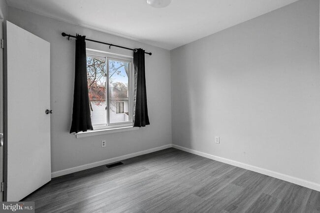 Building Photo - 121 Aspen Ct