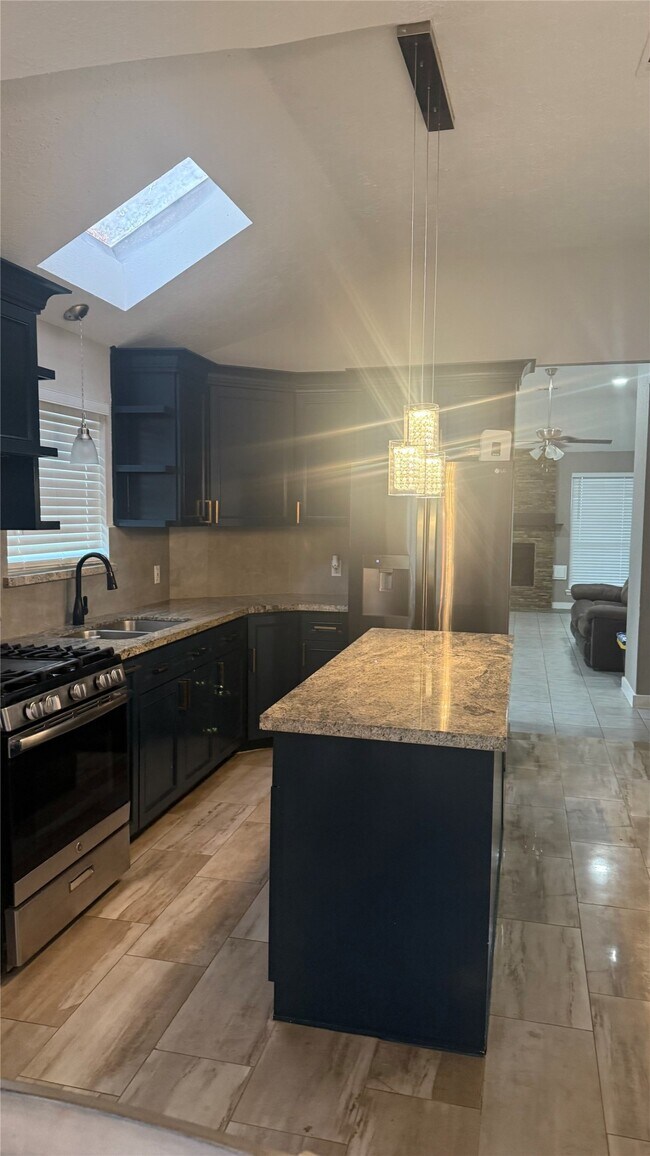 Building Photo - 6018 Beaconridge Dr