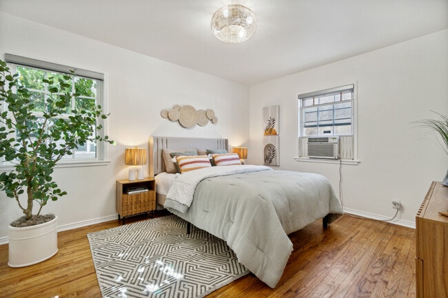 Building Photo - 15034 1/2 Dickens St