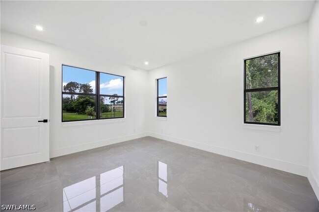 Building Photo - 2916 23rd St W