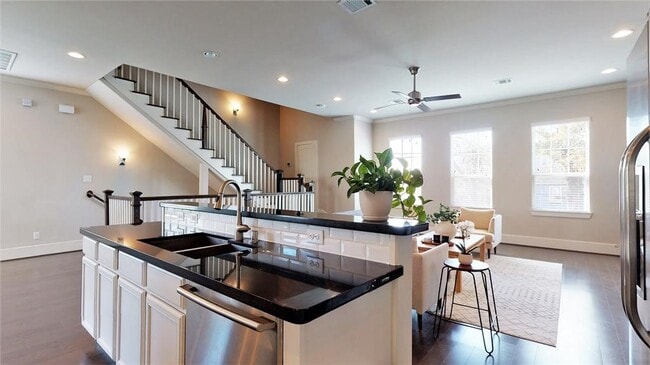 Building Photo - 2724 Rutland St