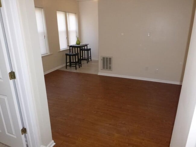 Building Photo - 0 bedroom in Chicago IL 60612