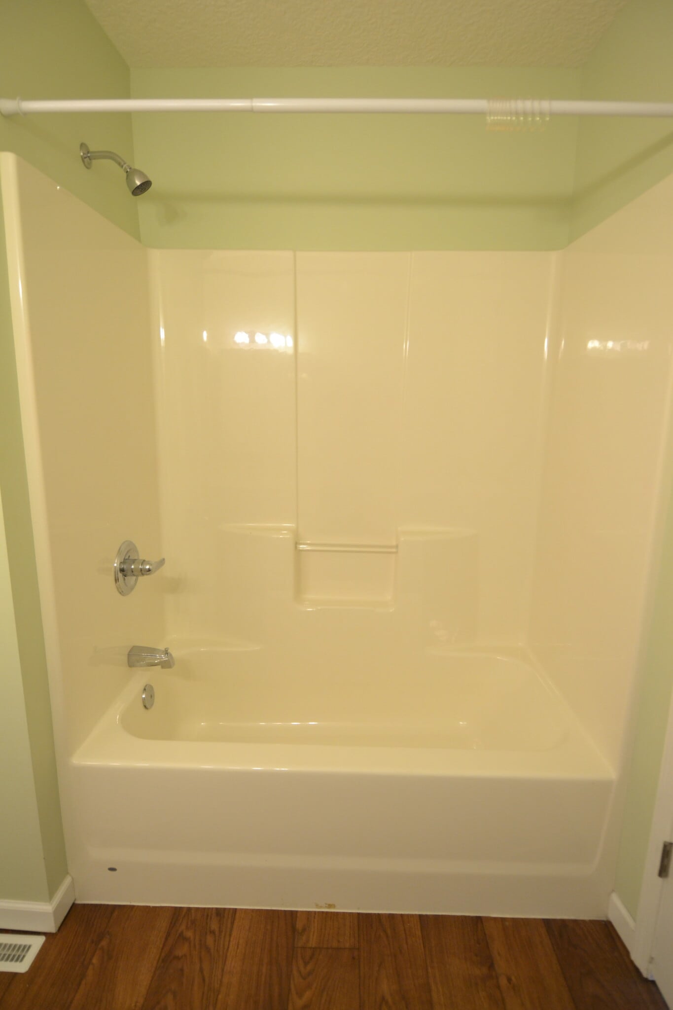 Building Photo - 1900 Salter Pl