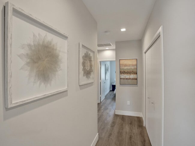 Building Photo - 1604 SW 4th Ave