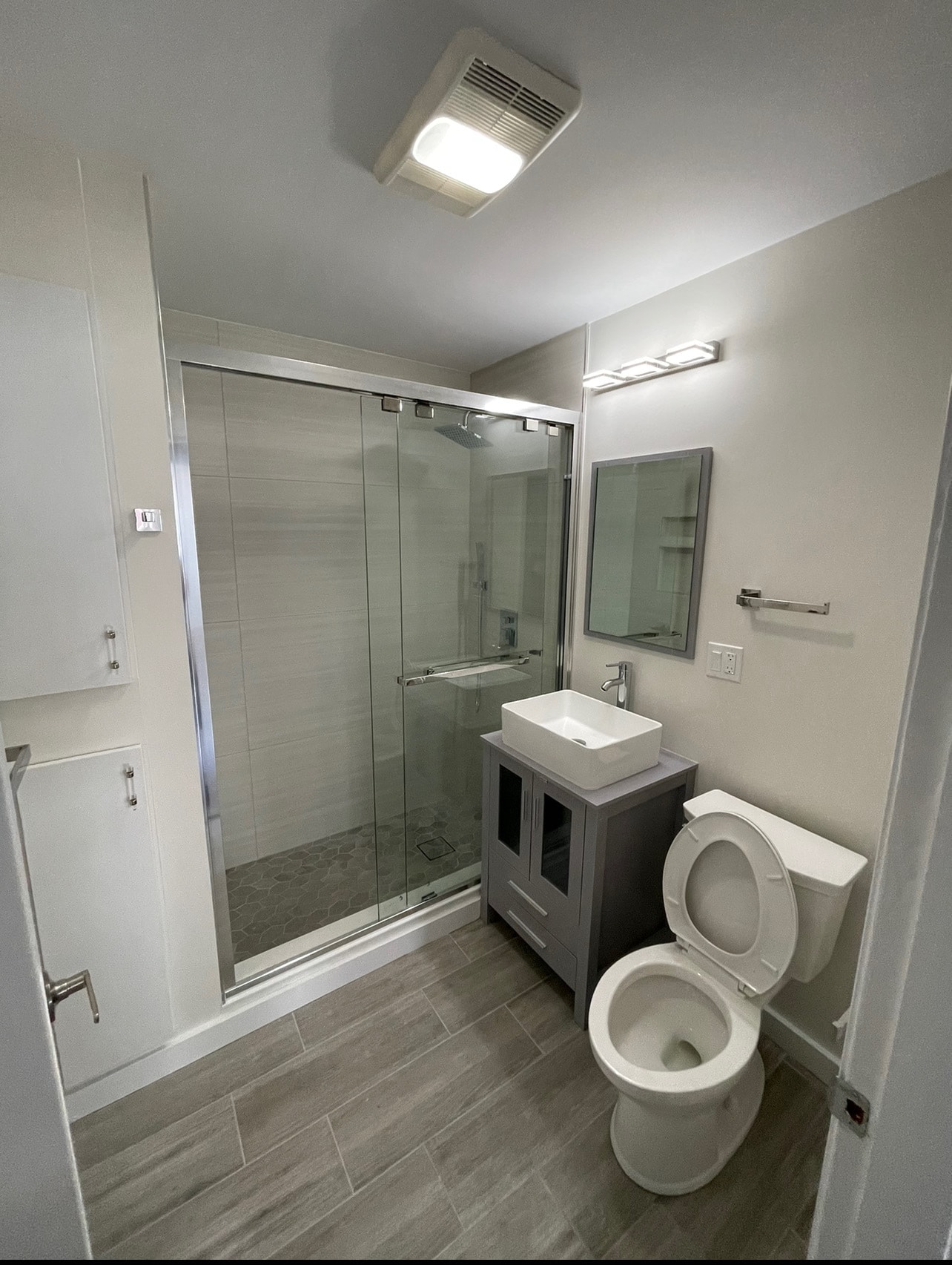 Shared bathroom - 61 Winthrop Ave