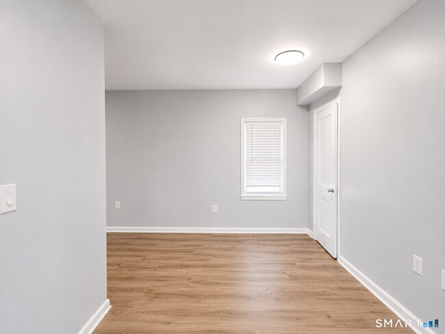 Building Photo - 893 Highland Ave
