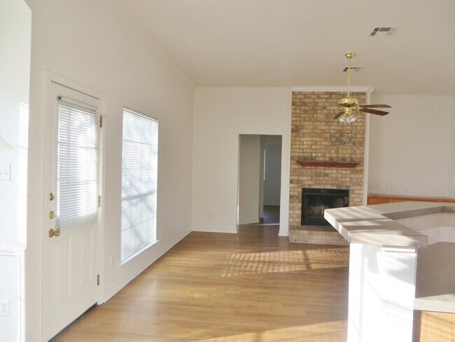 Building Photo - 3 Bedroom 2 Bathroom Parkview Estates Home