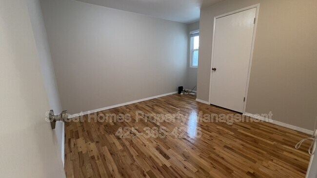 Building Photo - 5228 18th Ave SW