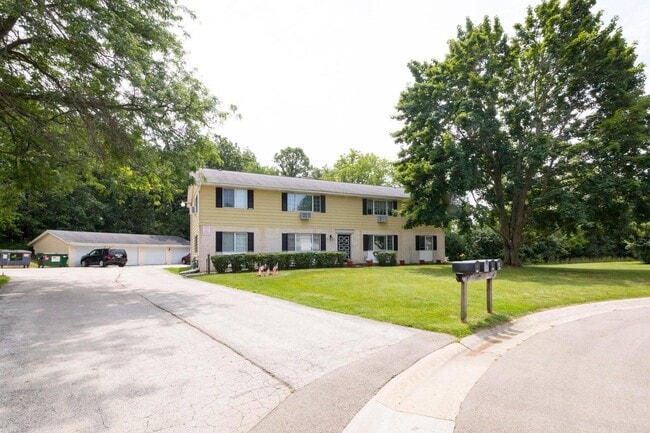 Building Photo - 721 Princeton Ct