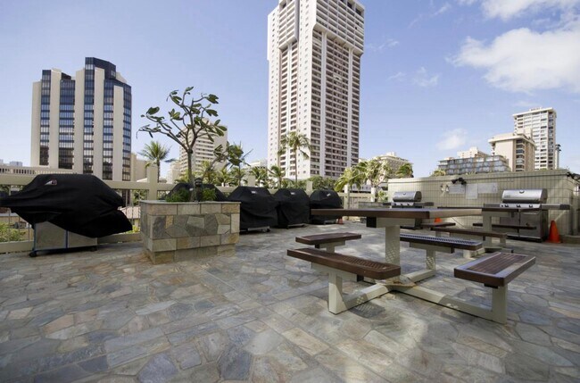 Building Photo - Furnished 1 Bedroom Island Colony Great Amenities!