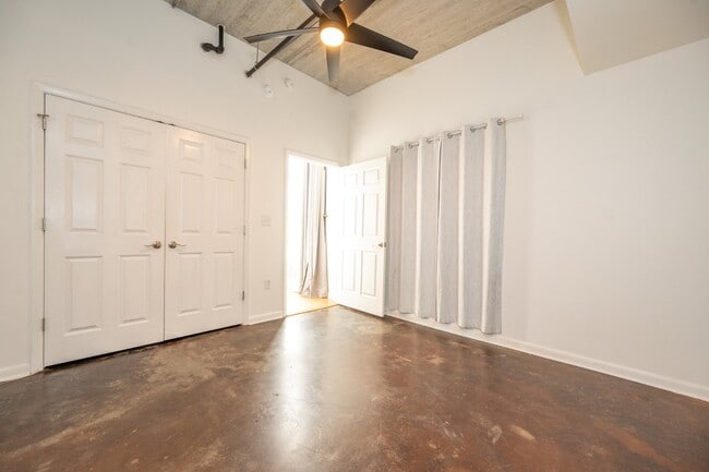 Building Photo - 1 Cool Blow St