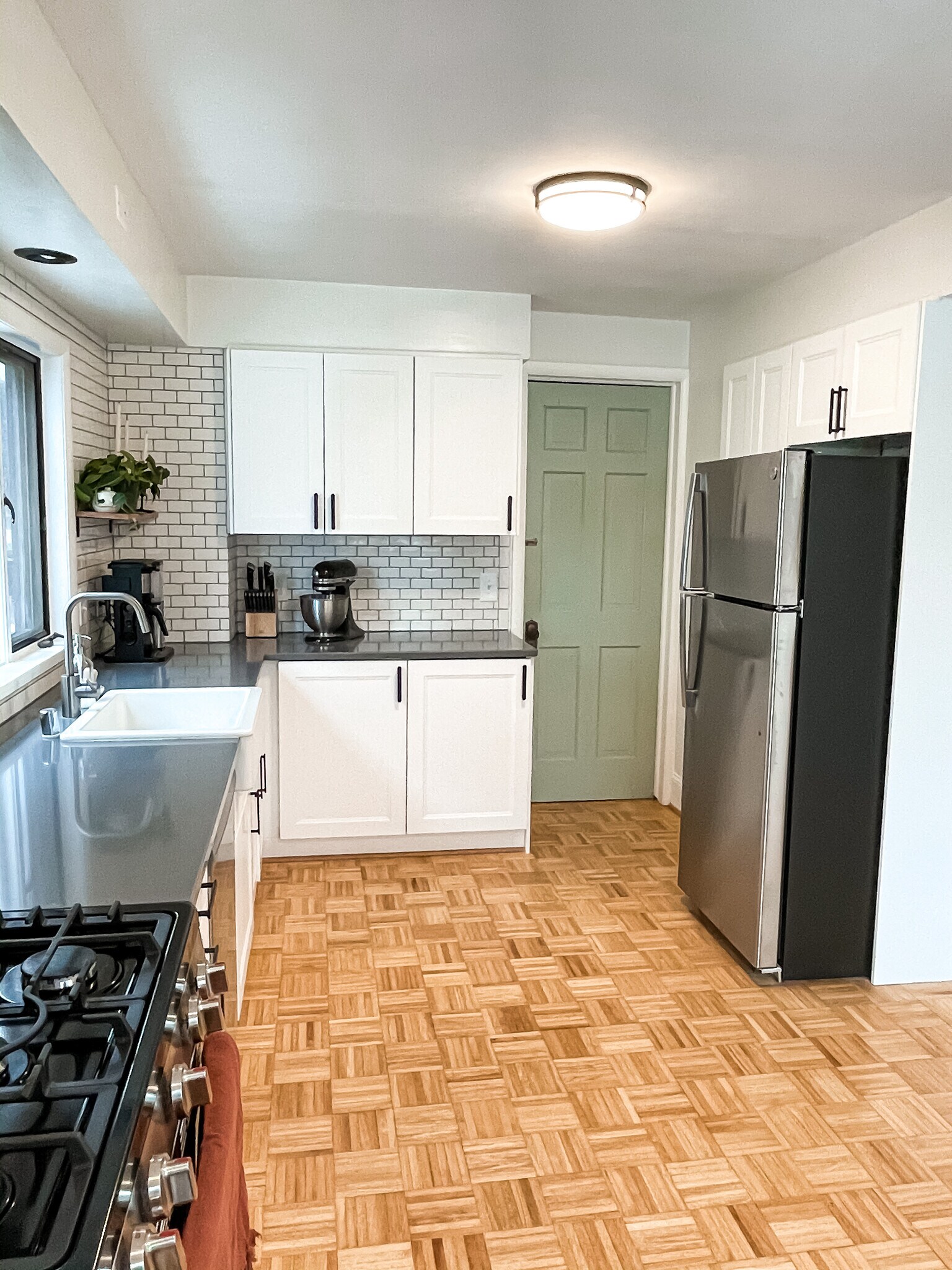 Kitchen - 2332 E Washington Ave