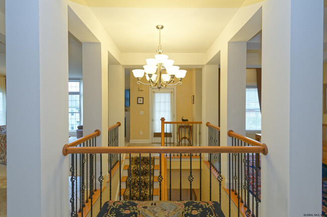 Building Photo - 108 Valley Pointe Dr