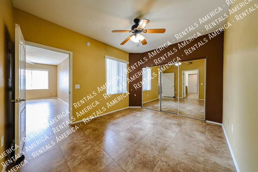 Building Photo - 2929 W Yorkshire Dr