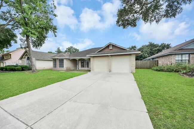 Building Photo - 15739 Oak Mountain Dr
