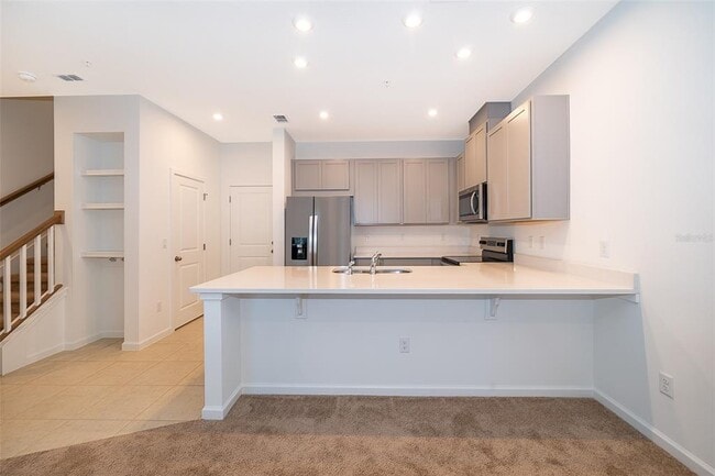 Building Photo - 9811 Walkway Dr