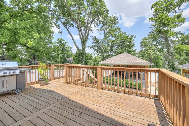 Building Photo - Luxurious 4BR Home Close to 12 South