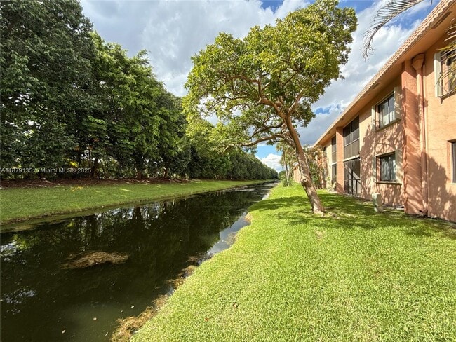 Building Photo - 227 Lakeview Dr
