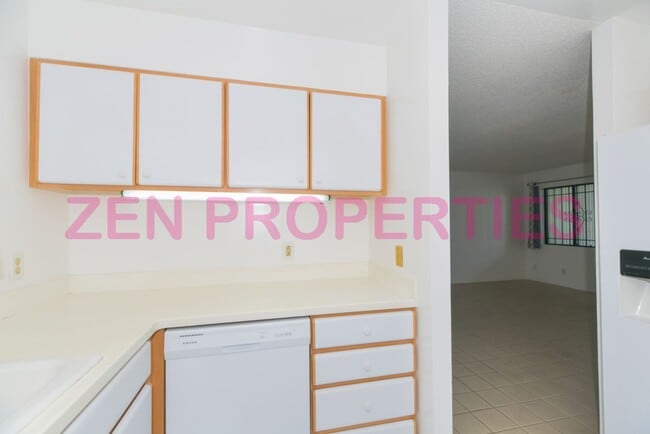Building Photo - 3 bdrm/ 2.5 bath townhome for rent at Neho...
