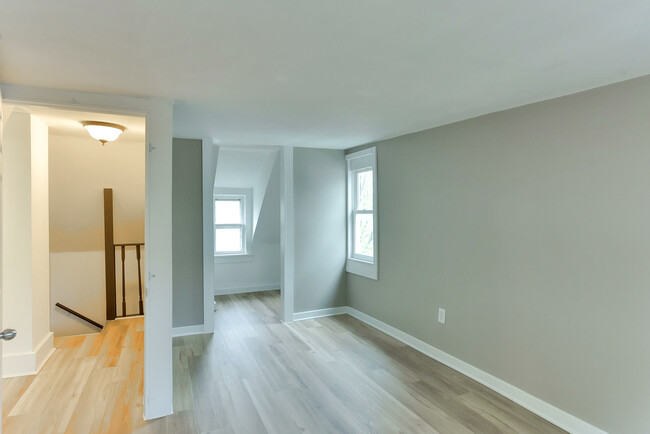 Building Photo - 830 S 50th St