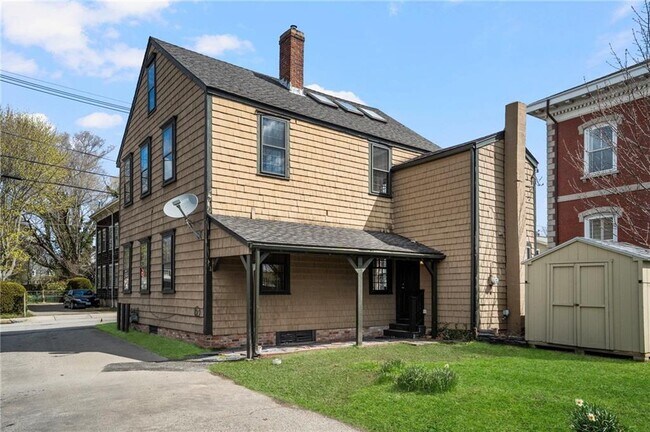 Building Photo - 14 Elm St