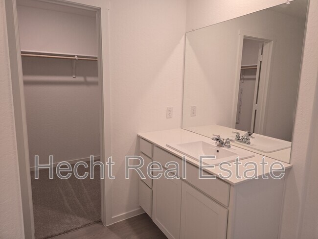 Building Photo - 1526 Tiptop Mdw